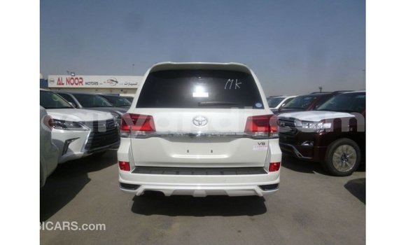 Nunua Imported Toyota Land Cruiser Nyeupe Gari ndani ya Import - Dubai nchini Zambia Nunua Imported Toyota Land Cruiser Nyeupe Gari ndani ya Import - Dubai nchini Zambia