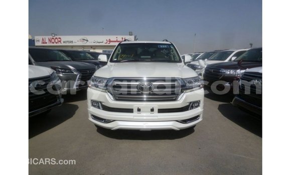 Nunua Imported Toyota Land Cruiser Nyeupe Gari ndani ya Import - Dubai nchini Zambia Nunua Imported Toyota Land Cruiser Nyeupe Gari ndani ya Import - Dubai nchini Zambia