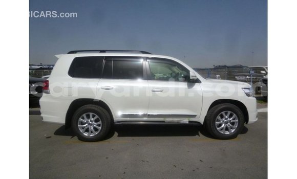 Nunua Imported Toyota Land Cruiser Nyeupe Gari ndani ya Import - Dubai nchini Zambia Nunua Imported Toyota Land Cruiser Nyeupe Gari ndani ya Import - Dubai nchini Zambia