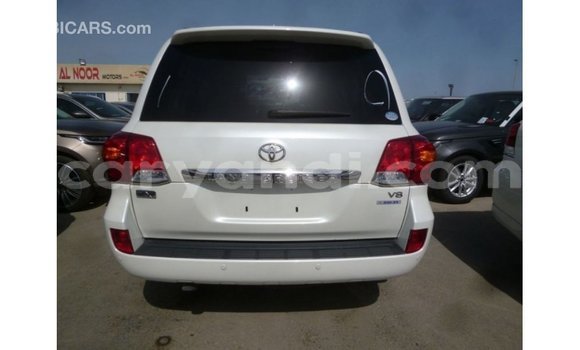 Acheter Import Voiture Toyota Land Cruiser Blanc à Import - Dubai, Zambie Acheter Import Voiture Toyota Land Cruiser Blanc à Import - Dubai, Zambie