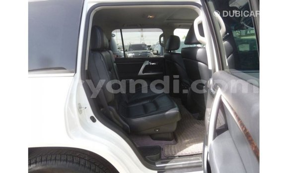 Acheter Import Voiture Toyota Land Cruiser Blanc à Import - Dubai, Zambie Acheter Import Voiture Toyota Land Cruiser Blanc à Import - Dubai, Zambie