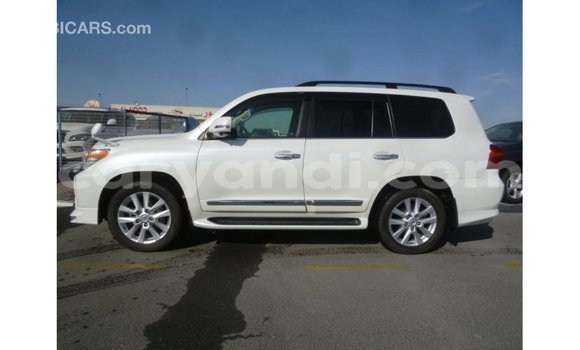 Nunua Imported Toyota Land Cruiser Nyeupe Gari ndani ya Import - Dubai nchini Zambia Nunua Imported Toyota Land Cruiser Nyeupe Gari ndani ya Import - Dubai nchini Zambia