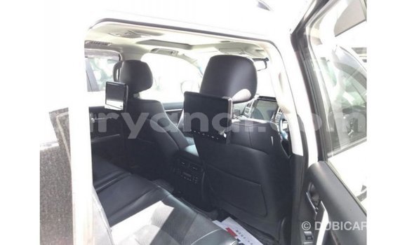 Nunua Imported Toyota Land Cruiser Nyeupe Gari ndani ya Import - Dubai nchini Zambia Nunua Imported Toyota Land Cruiser Nyeupe Gari ndani ya Import - Dubai nchini Zambia