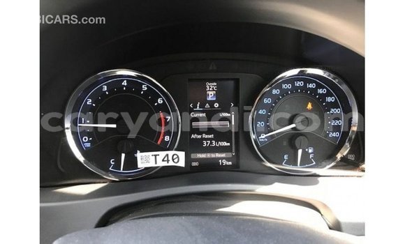 Acheter Import Voiture Toyota Corolla Blanc à Import - Dubai, Zambie Acheter Import Voiture Toyota Corolla Blanc à Import - Dubai, Zambie