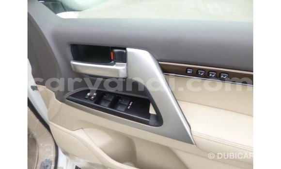 Tenga Imported Toyota Land Cruiser Chena Mota in Import - Dubai in Zambia Tenga Imported Toyota Land Cruiser Chena Mota in Import - Dubai in Zambia