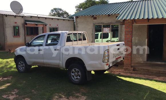 Acheter Occasion Voiture Toyota Hilux Blanc à Chingola, Zambie Acheter Occasion Voiture Toyota Hilux Blanc à Chingola, Zambie