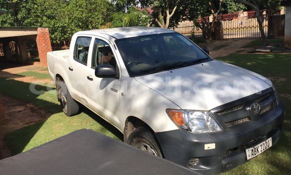 Acheter Occasion Voiture Toyota Hilux Blanc à Chingola, Zambie Acheter Occasion Voiture Toyota Hilux Blanc à Chingola, Zambie