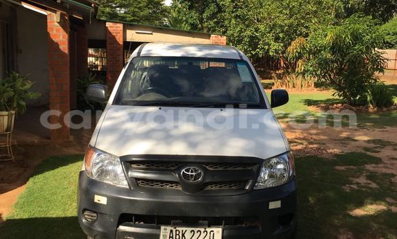 Acheter Occasion Voiture Toyota Hilux Blanc à Chingola, Zambie Acheter Occasion Voiture Toyota Hilux Blanc à Chingola, Zambie