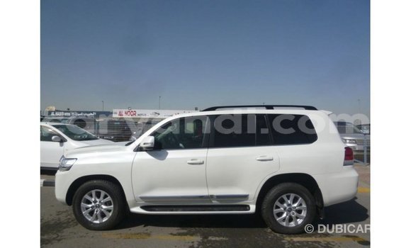 Acheter Import Voiture Toyota Land Cruiser Blanc à Import - Dubai, Zambie Acheter Import Voiture Toyota Land Cruiser Blanc à Import - Dubai, Zambie