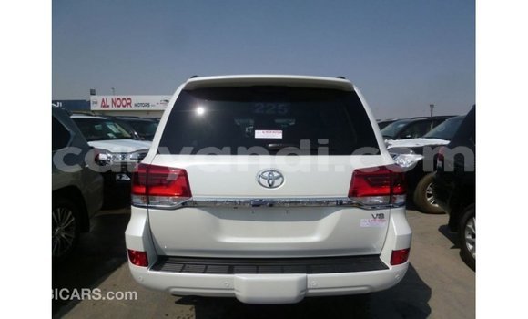 Buy Import Toyota Land Cruiser White Car in Import - Dubai in Zambia Buy Import Toyota Land Cruiser White Car in Import - Dubai in Zambia