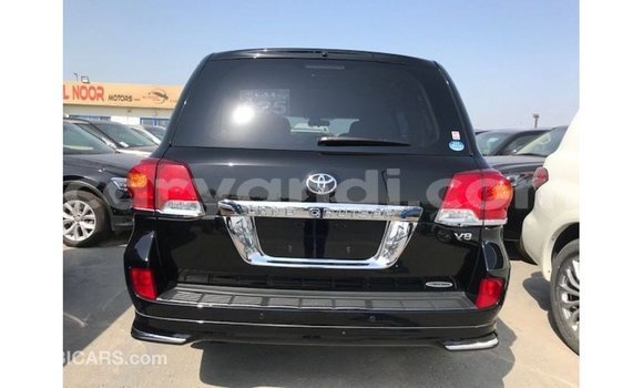 Tenga Imported Toyota Land Cruiser Nhema Mota in Import - Dubai in Zambia Tenga Imported Toyota Land Cruiser Nhema Mota in Import - Dubai in Zambia