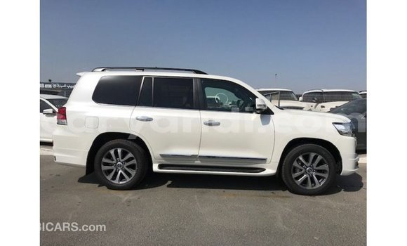 Acheter Import Voiture Toyota Land Cruiser Blanc à Import - Dubai, Zambie Acheter Import Voiture Toyota Land Cruiser Blanc à Import - Dubai, Zambie