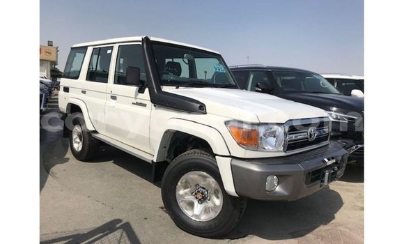 Tenga Imported Toyota Land Cruiser Chena Mota in Import - Dubai in Zambia Tenga Imported Toyota Land Cruiser Chena Mota in Import - Dubai in Zambia