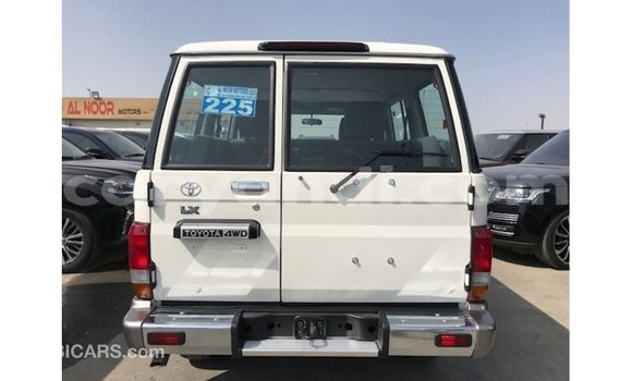 Tenga Imported Toyota Land Cruiser Chena Mota in Import - Dubai in Zambia Tenga Imported Toyota Land Cruiser Chena Mota in Import - Dubai in Zambia