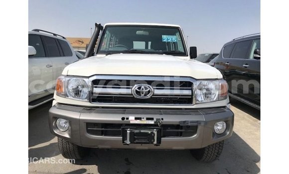 Tenga Imported Toyota Land Cruiser Chena Mota in Import - Dubai in Zambia Tenga Imported Toyota Land Cruiser Chena Mota in Import - Dubai in Zambia