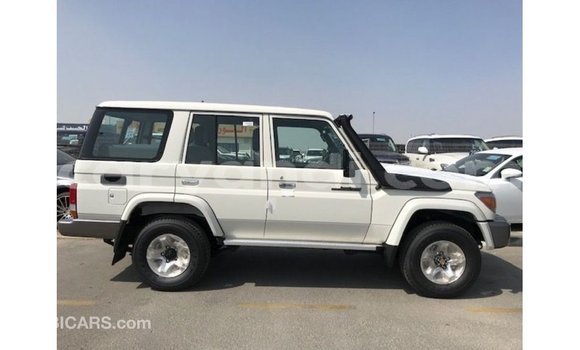 Tenga Imported Toyota Land Cruiser Chena Mota in Import - Dubai in Zambia Tenga Imported Toyota Land Cruiser Chena Mota in Import - Dubai in Zambia
