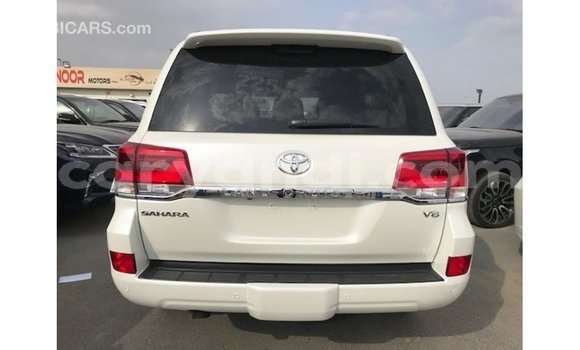Nunua Imported Toyota Land Cruiser Nyeupe Gari ndani ya Import - Dubai nchini Zambia Nunua Imported Toyota Land Cruiser Nyeupe Gari ndani ya Import - Dubai nchini Zambia