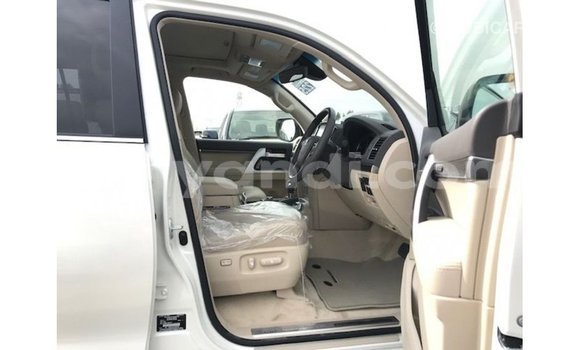 Nunua Imported Toyota Land Cruiser Nyeupe Gari ndani ya Import - Dubai nchini Zambia Nunua Imported Toyota Land Cruiser Nyeupe Gari ndani ya Import - Dubai nchini Zambia