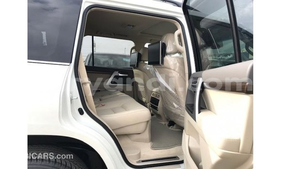Nunua Imported Toyota Land Cruiser Nyeupe Gari ndani ya Import - Dubai nchini Zambia Nunua Imported Toyota Land Cruiser Nyeupe Gari ndani ya Import - Dubai nchini Zambia