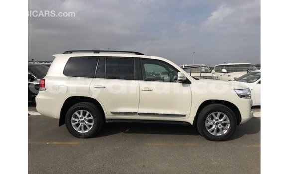 Nunua Imported Toyota Land Cruiser Nyeupe Gari ndani ya Import - Dubai nchini Zambia Nunua Imported Toyota Land Cruiser Nyeupe Gari ndani ya Import - Dubai nchini Zambia