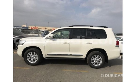 Nunua Imported Toyota Land Cruiser Nyeupe Gari ndani ya Import - Dubai nchini Zambia Nunua Imported Toyota Land Cruiser Nyeupe Gari ndani ya Import - Dubai nchini Zambia