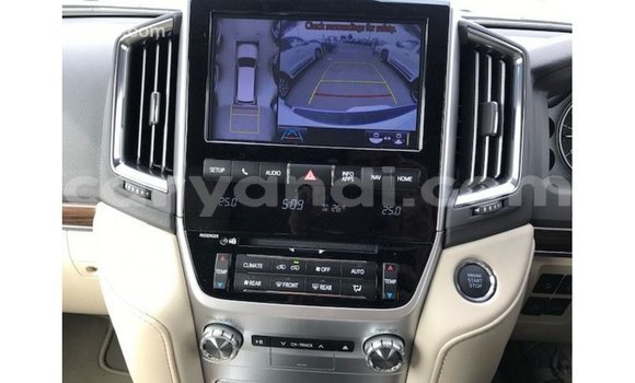 Nunua Imported Toyota Land Cruiser Nyeupe Gari ndani ya Import - Dubai nchini Zambia Nunua Imported Toyota Land Cruiser Nyeupe Gari ndani ya Import - Dubai nchini Zambia
