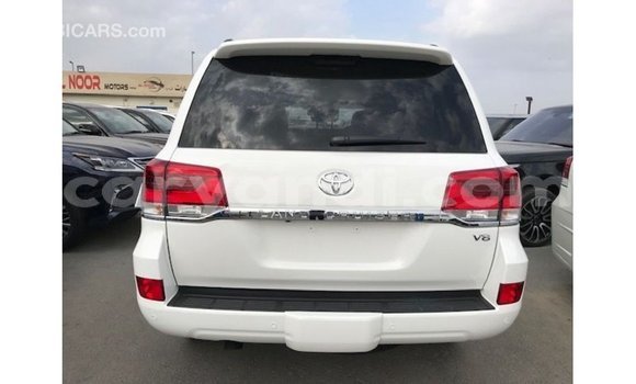 Acheter Import Voiture Toyota Land Cruiser Blanc à Import - Dubai, Zambie Acheter Import Voiture Toyota Land Cruiser Blanc à Import - Dubai, Zambie