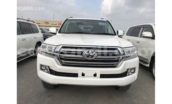 Acheter Import Voiture Toyota Land Cruiser Blanc à Import - Dubai, Zambie Acheter Import Voiture Toyota Land Cruiser Blanc à Import - Dubai, Zambie