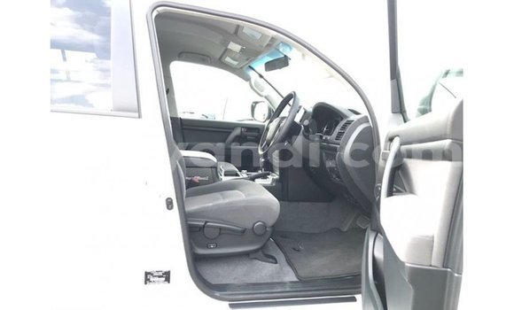 Acheter Import Voiture Toyota Land Cruiser Blanc à Import - Dubai, Zambie Acheter Import Voiture Toyota Land Cruiser Blanc à Import - Dubai, Zambie