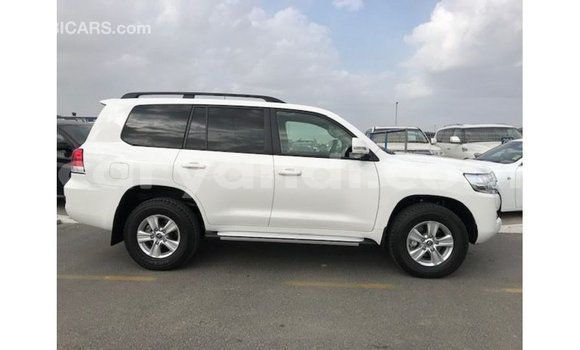 Acheter Import Voiture Toyota Land Cruiser Blanc à Import - Dubai, Zambie Acheter Import Voiture Toyota Land Cruiser Blanc à Import - Dubai, Zambie