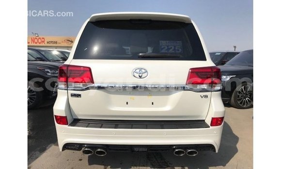 Nunua Imported Toyota Land Cruiser Nyeupe Gari ndani ya Import - Dubai nchini Zambia Nunua Imported Toyota Land Cruiser Nyeupe Gari ndani ya Import - Dubai nchini Zambia
