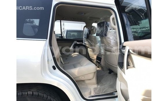 Nunua Imported Toyota Land Cruiser Nyeupe Gari ndani ya Import - Dubai nchini Zambia Nunua Imported Toyota Land Cruiser Nyeupe Gari ndani ya Import - Dubai nchini Zambia