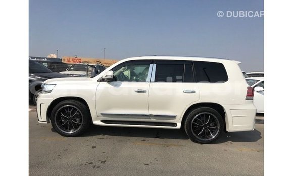 Nunua Imported Toyota Land Cruiser Nyeupe Gari ndani ya Import - Dubai nchini Zambia Nunua Imported Toyota Land Cruiser Nyeupe Gari ndani ya Import - Dubai nchini Zambia