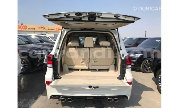 Nunua Imported Toyota Land Cruiser Nyeupe Gari ndani ya Import - Dubai nchini Zambia Nunua Imported Toyota Land Cruiser Nyeupe Gari ndani ya Import - Dubai nchini Zambia