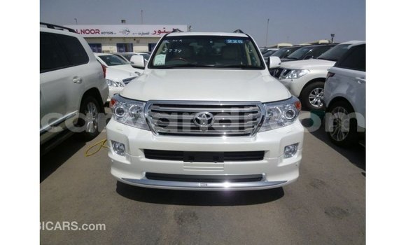 Nunua Imported Toyota Land Cruiser Nyeupe Gari ndani ya Import - Dubai nchini Zambia Nunua Imported Toyota Land Cruiser Nyeupe Gari ndani ya Import - Dubai nchini Zambia