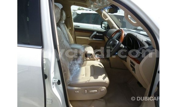 Nunua Imported Toyota Land Cruiser Nyeupe Gari ndani ya Import - Dubai nchini Zambia Nunua Imported Toyota Land Cruiser Nyeupe Gari ndani ya Import - Dubai nchini Zambia