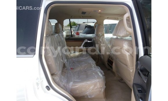Nunua Imported Toyota Land Cruiser Nyeupe Gari ndani ya Import - Dubai nchini Zambia Nunua Imported Toyota Land Cruiser Nyeupe Gari ndani ya Import - Dubai nchini Zambia