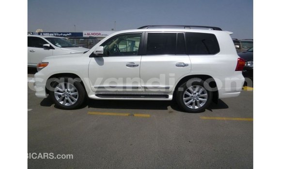 Nunua Imported Toyota Land Cruiser Nyeupe Gari ndani ya Import - Dubai nchini Zambia Nunua Imported Toyota Land Cruiser Nyeupe Gari ndani ya Import - Dubai nchini Zambia