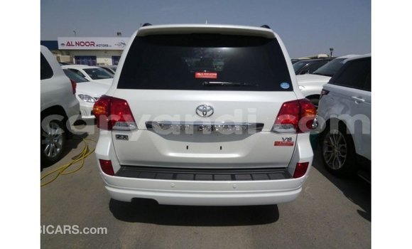 Nunua Imported Toyota Land Cruiser Nyeupe Gari ndani ya Import - Dubai nchini Zambia Nunua Imported Toyota Land Cruiser Nyeupe Gari ndani ya Import - Dubai nchini Zambia