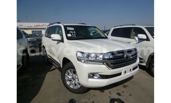 Buy Import Toyota Land Cruiser White Car in Import - Dubai in Zambia Buy Import Toyota Land Cruiser White Car in Import - Dubai in Zambia