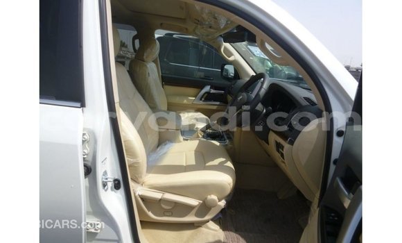 Acheter Import Voiture Toyota Land Cruiser Blanc à Import - Dubai, Zambie Acheter Import Voiture Toyota Land Cruiser Blanc à Import - Dubai, Zambie
