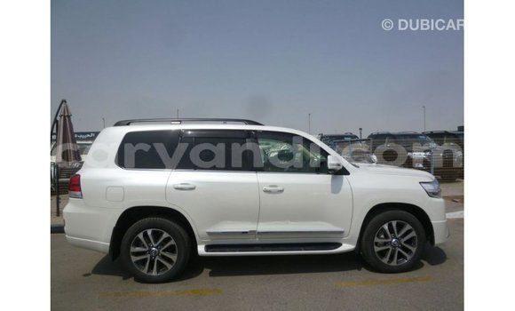 Acheter Import Voiture Toyota Land Cruiser Blanc à Import - Dubai, Zambie Acheter Import Voiture Toyota Land Cruiser Blanc à Import - Dubai, Zambie