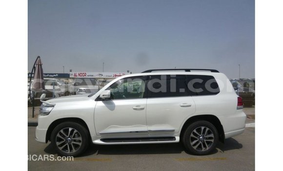 Acheter Import Voiture Toyota Land Cruiser Blanc à Import - Dubai, Zambie Acheter Import Voiture Toyota Land Cruiser Blanc à Import - Dubai, Zambie