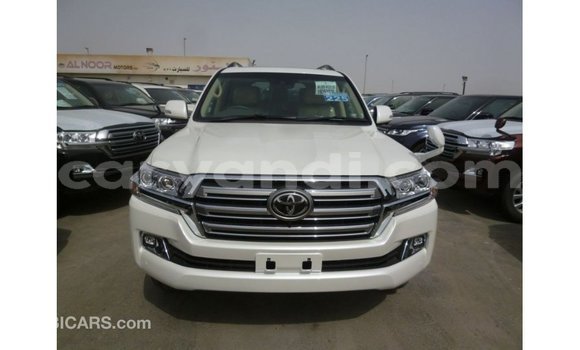 Nunua Imported Toyota Land Cruiser Nyeupe Gari ndani ya Import - Dubai nchini Zambia Nunua Imported Toyota Land Cruiser Nyeupe Gari ndani ya Import - Dubai nchini Zambia