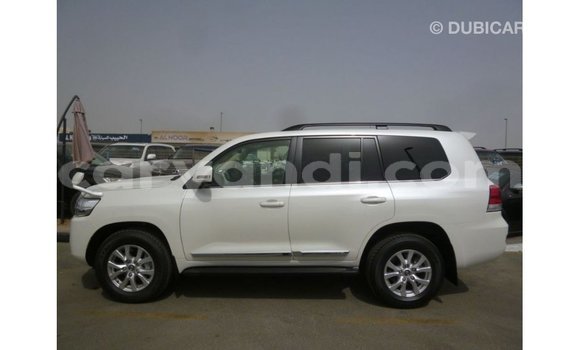 Nunua Imported Toyota Land Cruiser Nyeupe Gari ndani ya Import - Dubai nchini Zambia Nunua Imported Toyota Land Cruiser Nyeupe Gari ndani ya Import - Dubai nchini Zambia