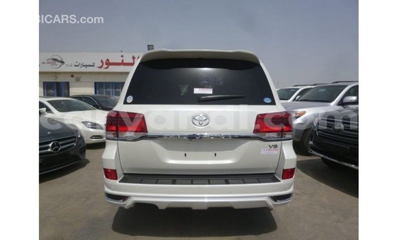 Nunua Imported Toyota Land Cruiser Nyeupe Gari ndani ya Import - Dubai nchini Zambia Nunua Imported Toyota Land Cruiser Nyeupe Gari ndani ya Import - Dubai nchini Zambia