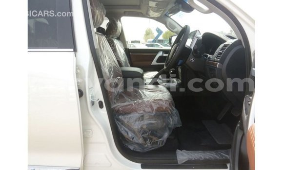 Nunua Imported Toyota Land Cruiser Nyeupe Gari ndani ya Import - Dubai nchini Zambia Nunua Imported Toyota Land Cruiser Nyeupe Gari ndani ya Import - Dubai nchini Zambia