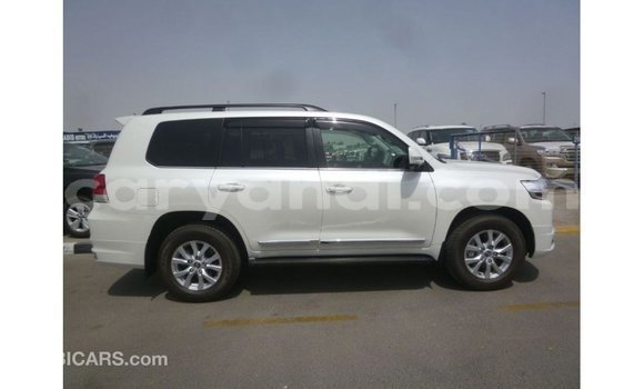 Nunua Imported Toyota Land Cruiser Nyeupe Gari ndani ya Import - Dubai nchini Zambia Nunua Imported Toyota Land Cruiser Nyeupe Gari ndani ya Import - Dubai nchini Zambia