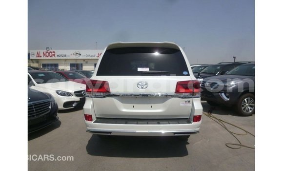 Tenga Imported Toyota Land Cruiser Chena Mota in Import - Dubai in Zambia Tenga Imported Toyota Land Cruiser Chena Mota in Import - Dubai in Zambia