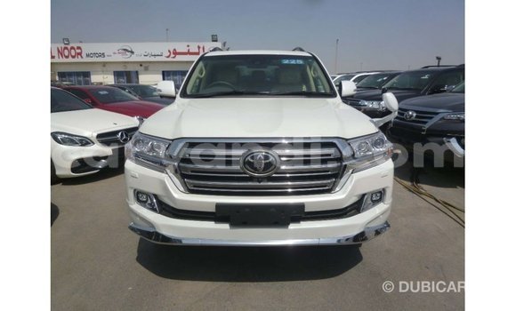 Tenga Imported Toyota Land Cruiser Chena Mota in Import - Dubai in Zambia Tenga Imported Toyota Land Cruiser Chena Mota in Import - Dubai in Zambia